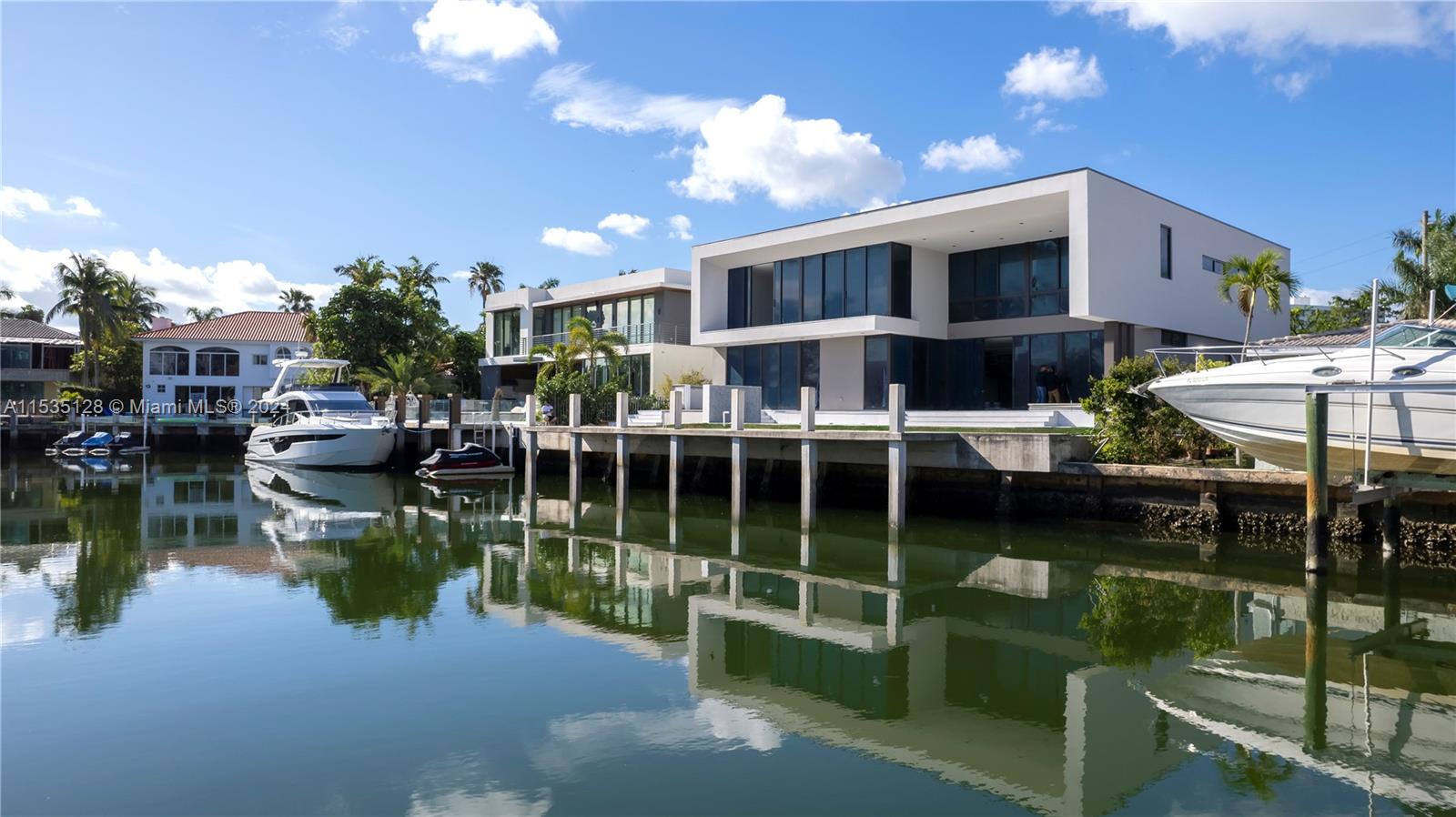 House for Sale in North Miami Beach, FL