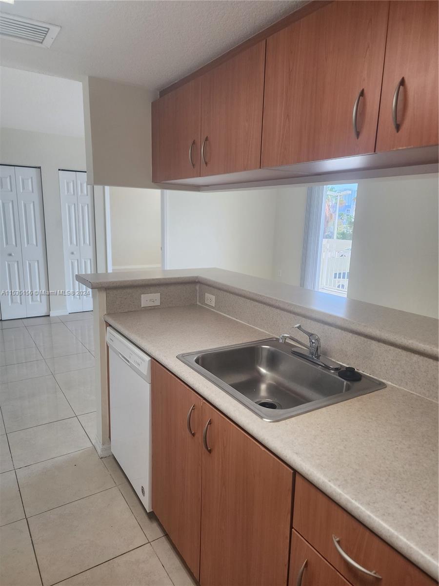 816 NW 11th St 408, Miami, Florida 33136, 2 Bedrooms Bedrooms, ,2 BathroomsBathrooms,Residentiallease,For Rent,816 NW 11th St 408,A11535156