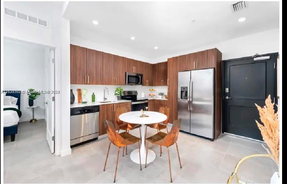 218 NW 8th St 201, Miami, Florida 33136, 2 Bedrooms Bedrooms, ,2 BathroomsBathrooms,Residentiallease,For Rent,218 NW 8th St 201,A11533382