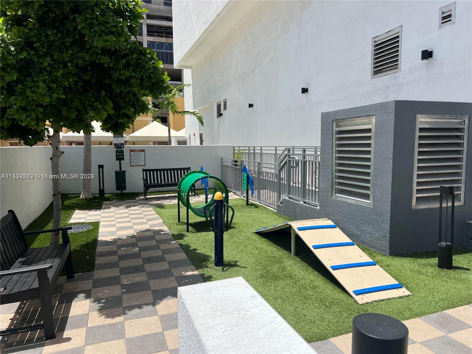 218 NW 8th St 201, Miami, Florida 33136, 2 Bedrooms Bedrooms, ,2 BathroomsBathrooms,Residentiallease,For Rent,218 NW 8th St 201,A11533382