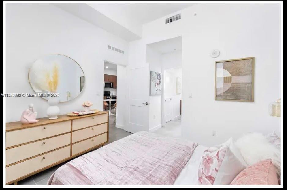 218 NW 8th St 201, Miami, Florida 33136, 2 Bedrooms Bedrooms, ,2 BathroomsBathrooms,Residentiallease,For Rent,218 NW 8th St 201,A11533382
