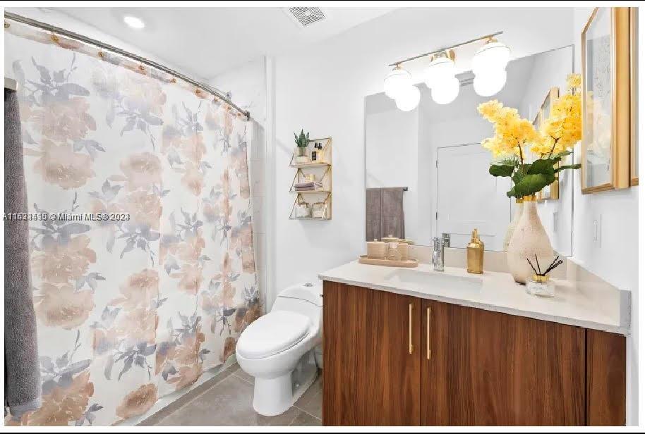 218 NW 8th St 301, Miami, Florida 33136, 3 Bedrooms Bedrooms, ,2 BathroomsBathrooms,Residentiallease,For Rent,218 NW 8th St 301,A11533410