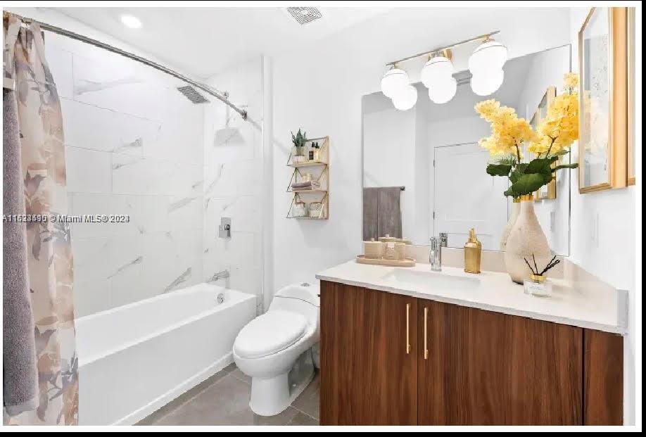 218 NW 8th St 301, Miami, Florida 33136, 3 Bedrooms Bedrooms, ,2 BathroomsBathrooms,Residentiallease,For Rent,218 NW 8th St 301,A11533410