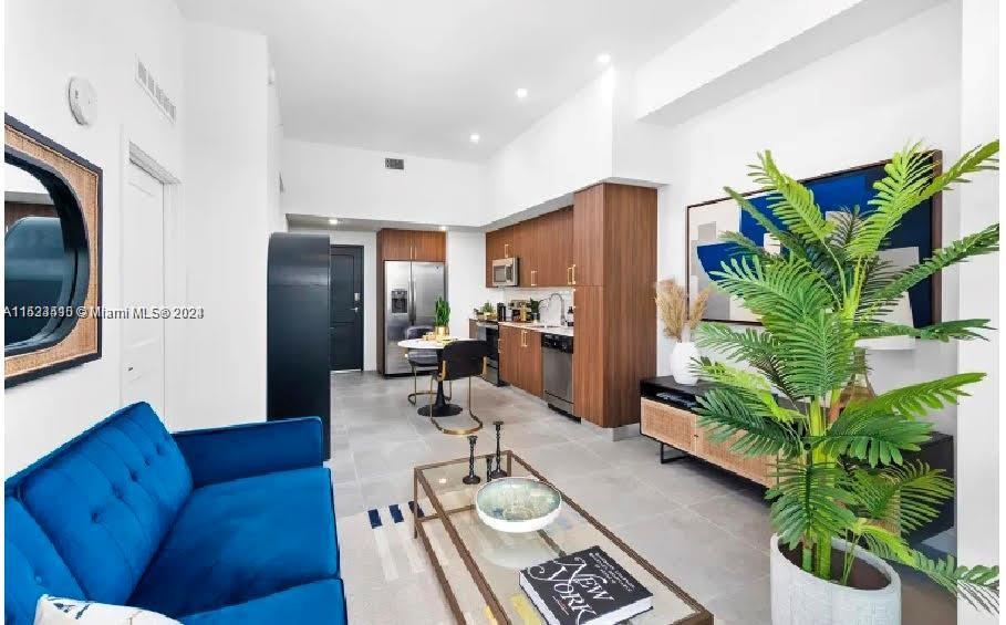 218 NW 8th St 301, Miami, Florida 33136, 3 Bedrooms Bedrooms, ,2 BathroomsBathrooms,Residentiallease,For Rent,218 NW 8th St 301,A11533410