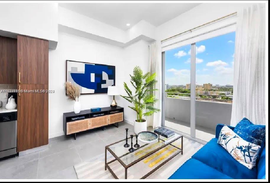 218 NW 8th St 301, Miami, Florida 33136, 3 Bedrooms Bedrooms, ,2 BathroomsBathrooms,Residentiallease,For Rent,218 NW 8th St 301,A11533410