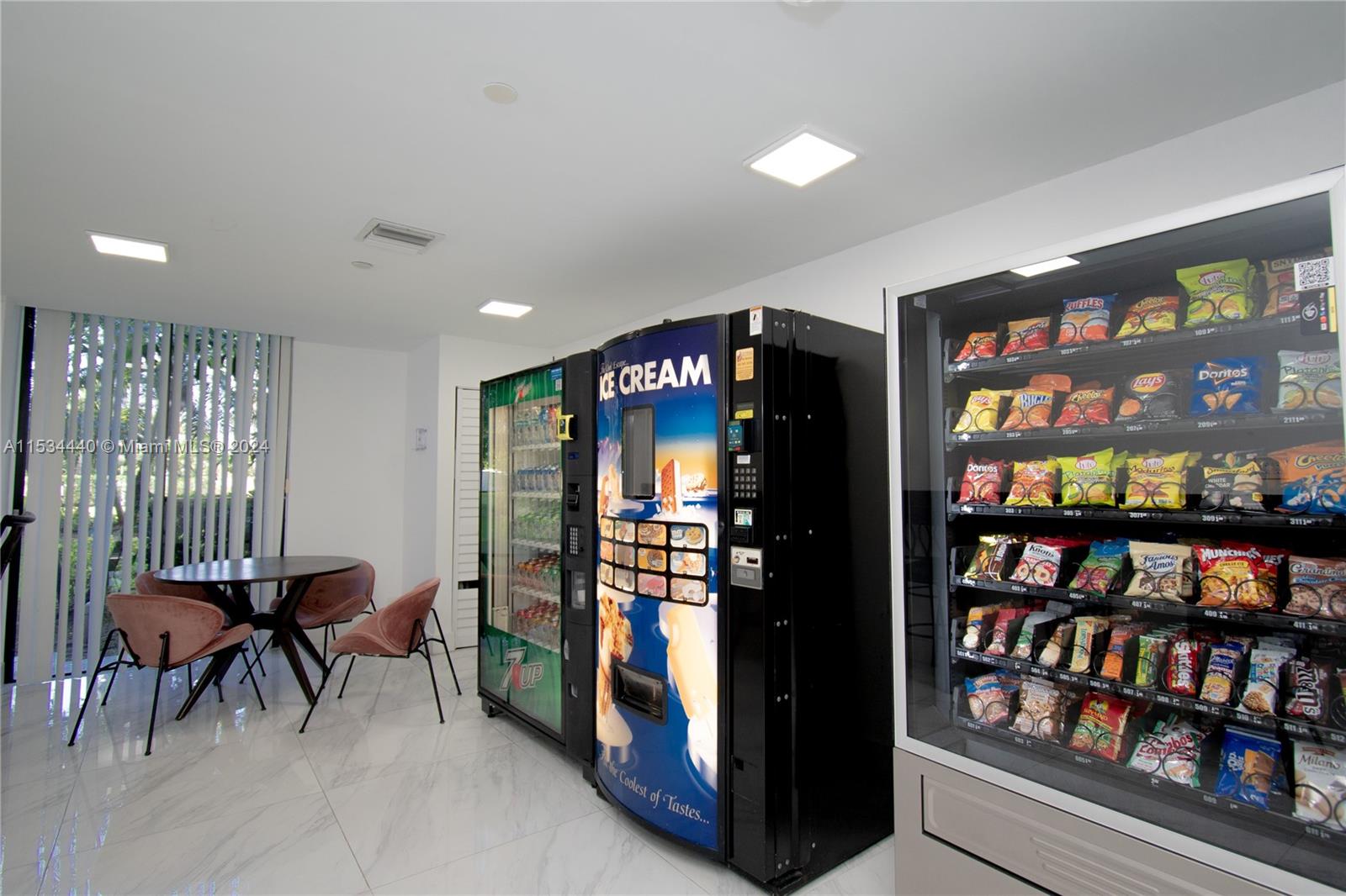 3300 NE 192nd St 515, Aventura, Florida 33180, 2 Bedrooms Bedrooms, ,2 BathroomsBathrooms,Residential,For Sale,3300 NE 192nd St 515,A11534440