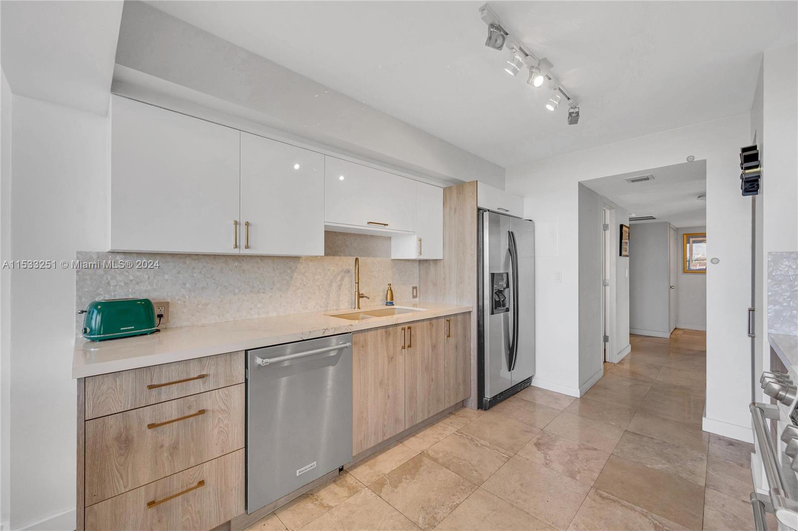 11 Island Ave 911, Miami Beach, Florida 33139, 2 Bedrooms Bedrooms, ,2 BathroomsBathrooms,Residential,For Sale,11 Island Ave 911,A11533251