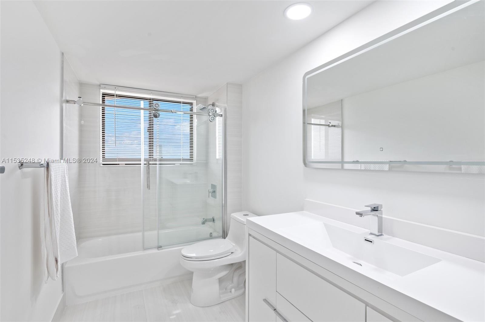 3598 Yacht Club Dr, Aventura, FL, 33180 United States, 3 Bedrooms Bedrooms, ,2 BathroomsBathrooms,Residential,For Sale,Yacht Club Dr,A11535248