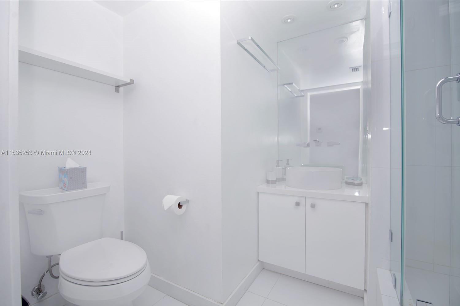 2555 Collins Ave 1114, Miami Beach, Florida 33140, 1 Bedroom Bedrooms, ,2 BathroomsBathrooms,Residentiallease,For Rent,2555 Collins Ave 1114,A11535253