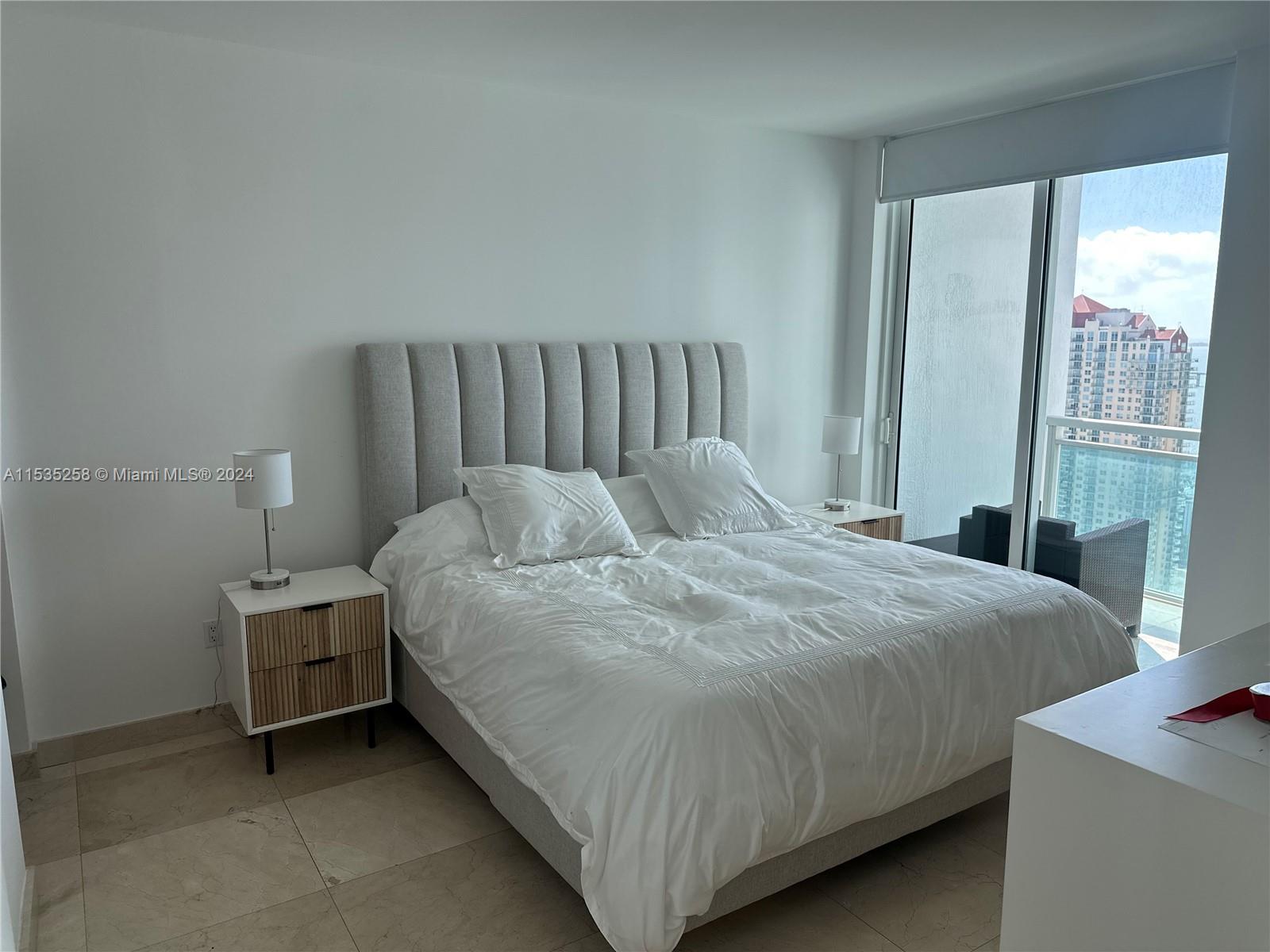 BEAUTIFUL 2/2 APARTMENT IN THE HEART OF BRICKELL, WATER AND CITY VIEW, TWO WALKING CLOSET, FITNESS CENTER, SPA BUSINESS CENTER, 24 HR VALET PARKING SERVICES, WALK TO BRICKELL CITY CENTRE, DOWN TOWN, BISCAYNE BAY, BRICKELL KEY, ETC
NOT PETS ALLOWED