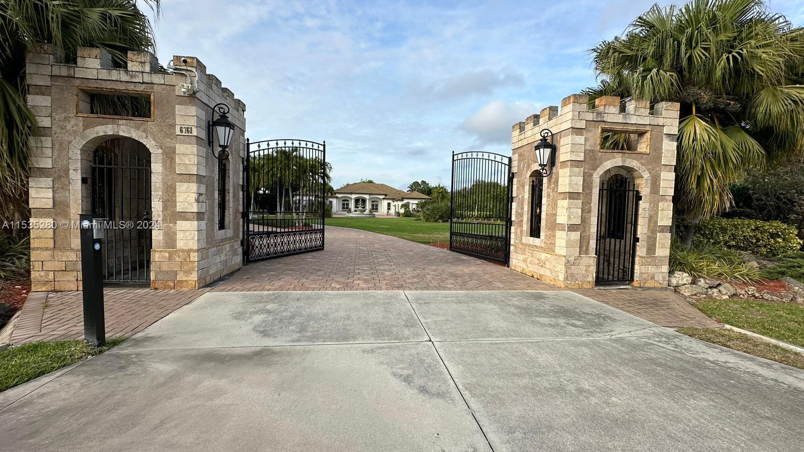 6761 livingston woods ln, Naples, FL, 34109 United States, 5 Bedrooms Bedrooms, ,5 BathroomsBathrooms,Residential,For Sale,livingston woods ln,A11535280