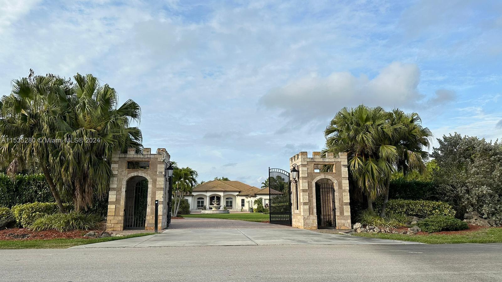 6761 livingston woods ln, Naples, FL, 34109 United States, 5 Bedrooms Bedrooms, ,5 BathroomsBathrooms,Residential,For Sale,livingston woods ln,A11535280