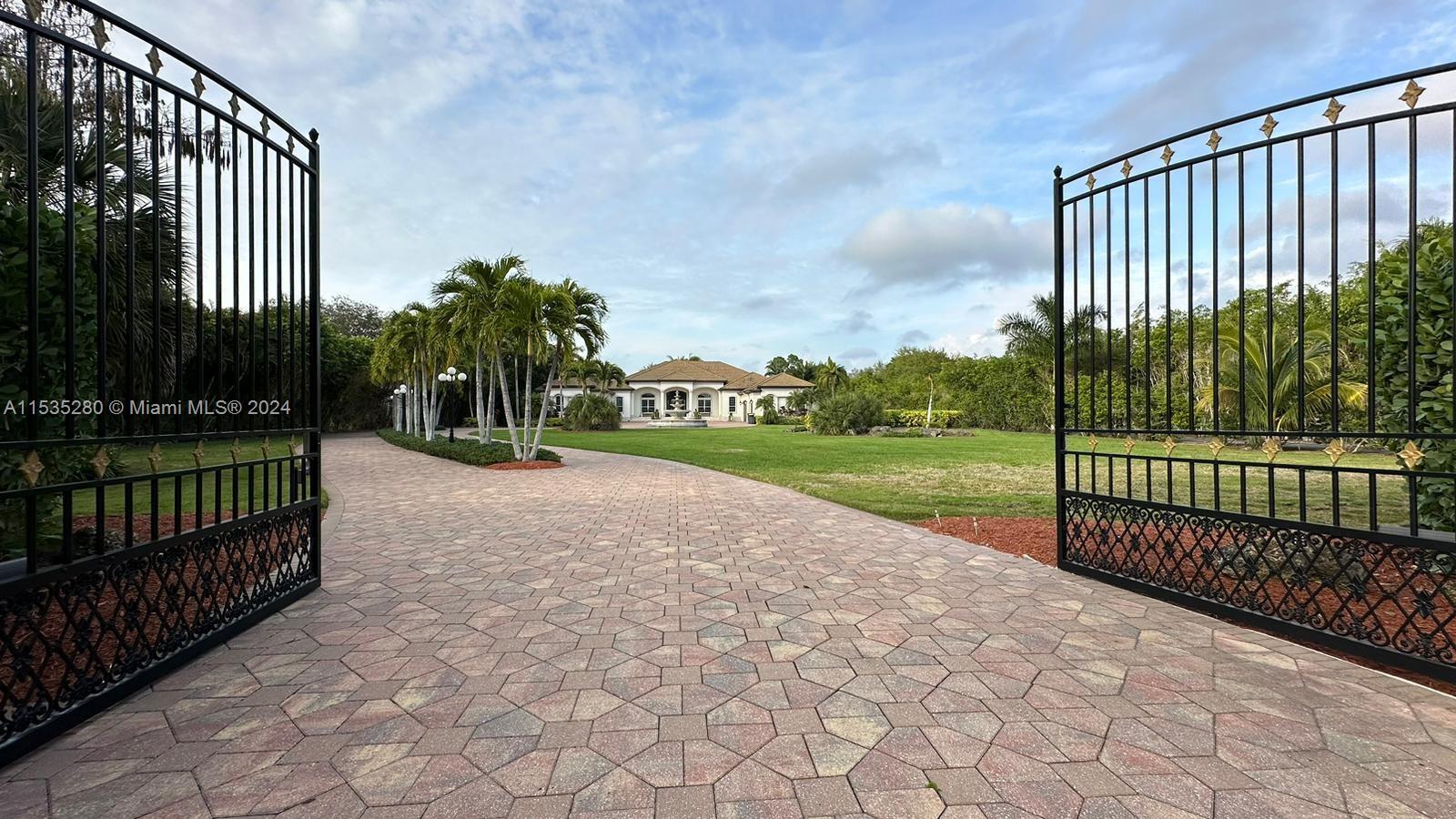 6761 livingston woods ln, Naples, FL, 34109 United States, 5 Bedrooms Bedrooms, ,5 BathroomsBathrooms,Residential,For Sale,livingston woods ln,A11535280