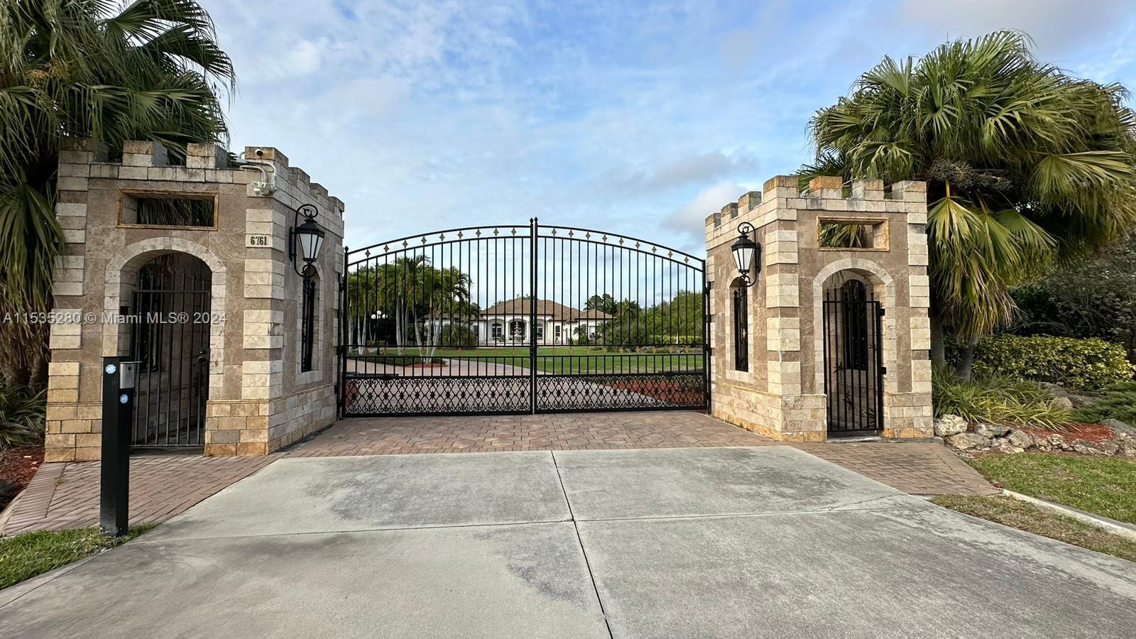 6761 livingston woods ln, Naples, FL, 34109 United States, 5 Bedrooms Bedrooms, ,5 BathroomsBathrooms,Residential,For Sale,livingston woods ln,A11535280