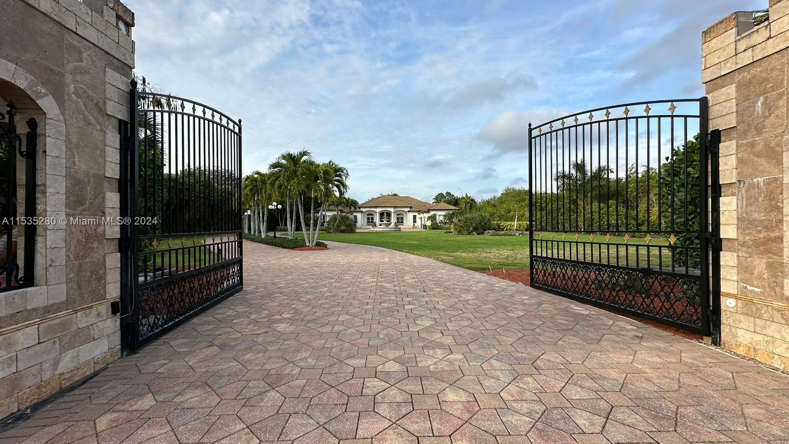 6761 livingston woods ln, Naples, FL, 34109 United States, 5 Bedrooms Bedrooms, ,5 BathroomsBathrooms,Residential,For Sale,livingston woods ln,A11535280