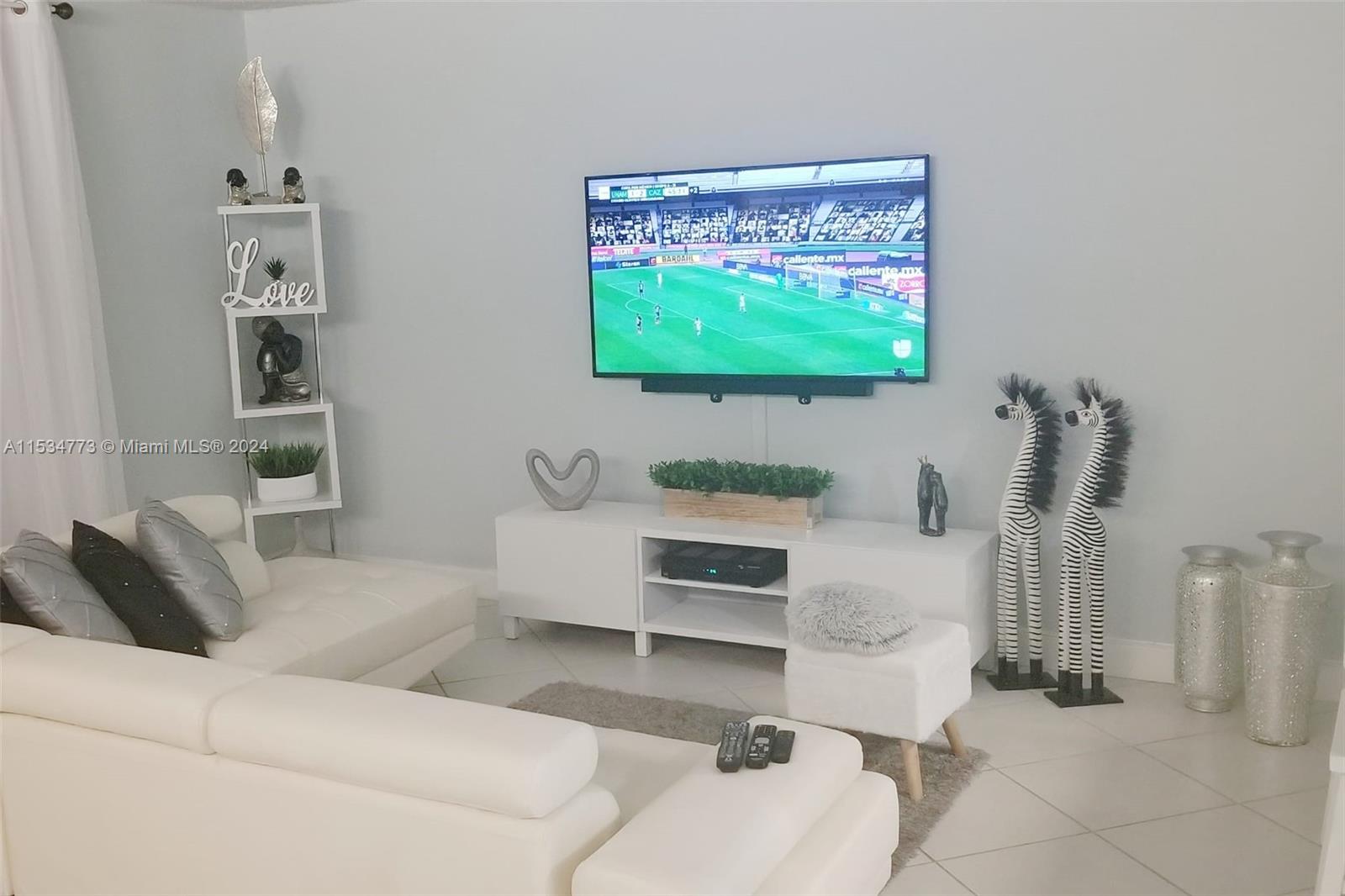 5401 Collins Ave 233, Miami Beach, Florida 33140, ,1 BathroomBathrooms,Residential,For Sale,5401 Collins Ave 233,A11534773