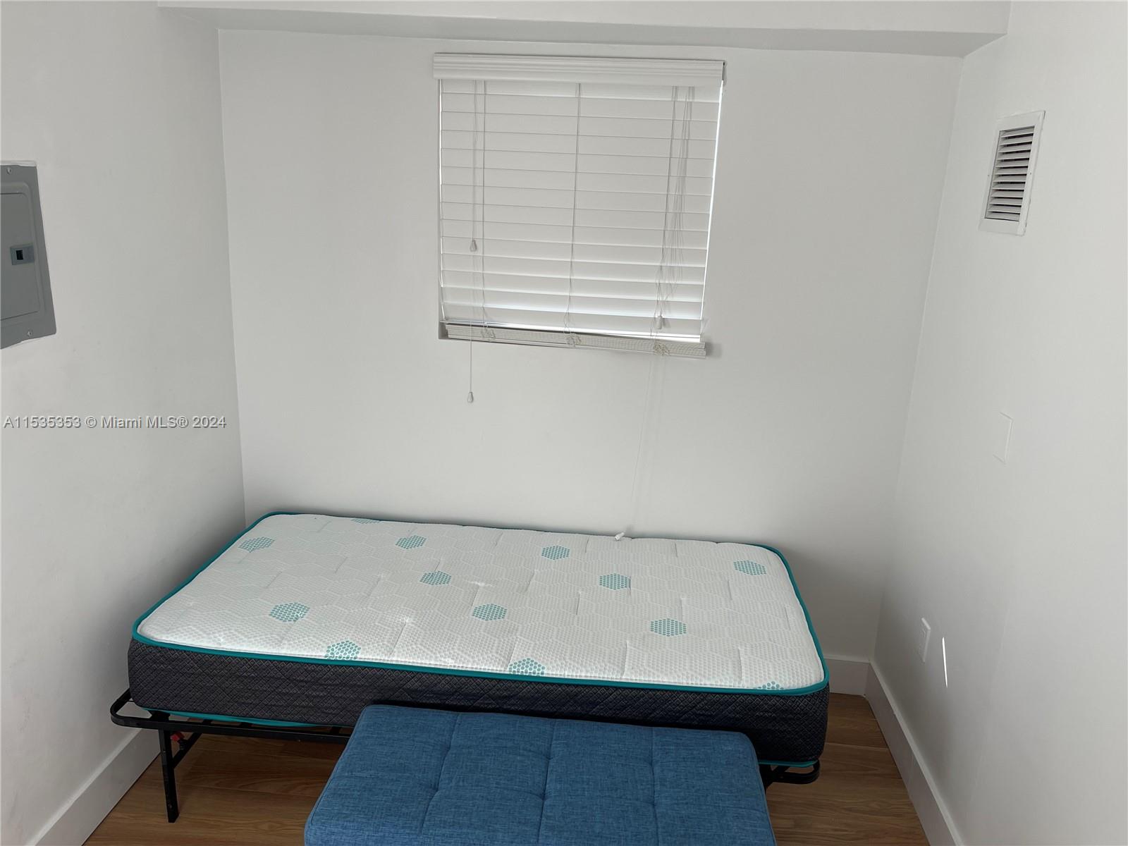 4010 N Meridian Ave 5, Miami Beach, Florida 33140, 2 Bedrooms Bedrooms, ,1 BathroomBathrooms,Residentiallease,For Rent,4010 N Meridian Ave 5,A11535353