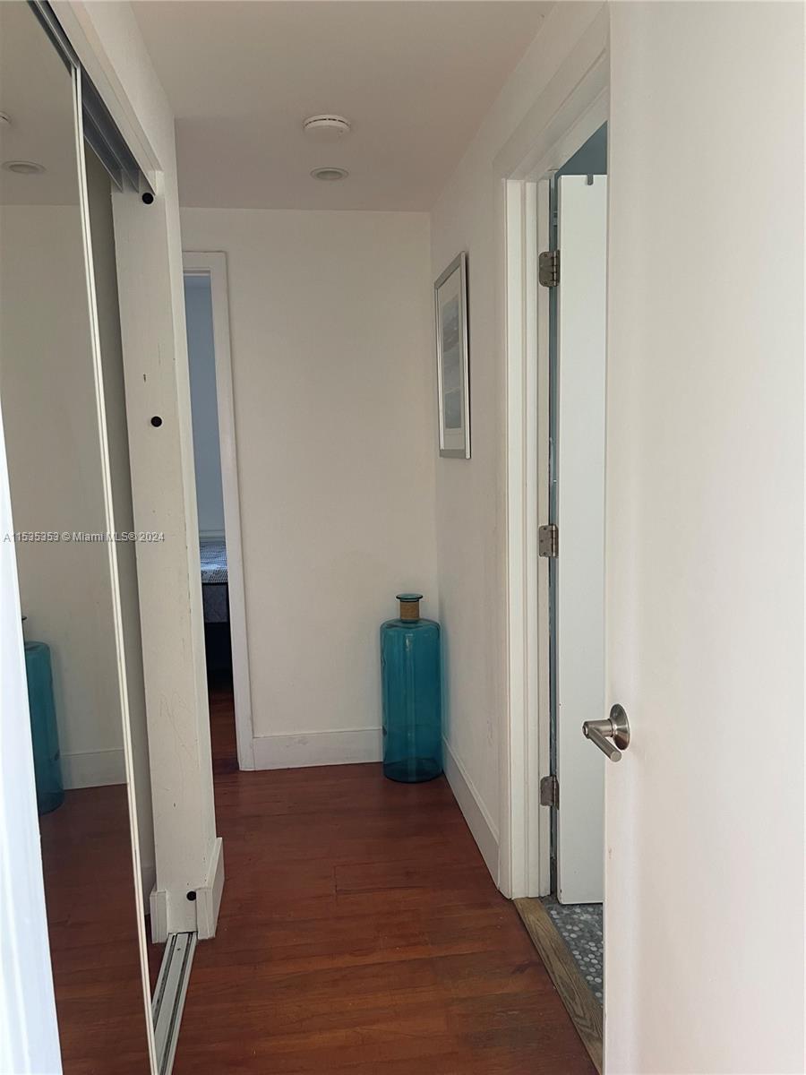 4010 N Meridian Ave 5, Miami Beach, Florida 33140, 2 Bedrooms Bedrooms, ,1 BathroomBathrooms,Residentiallease,For Rent,4010 N Meridian Ave 5,A11535353