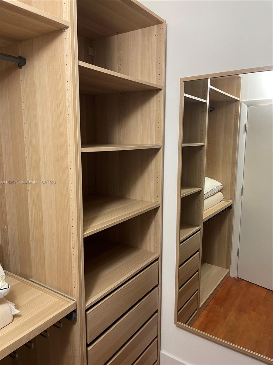 4010 N Meridian Ave 5, Miami Beach, Florida 33140, 2 Bedrooms Bedrooms, ,1 BathroomBathrooms,Residentiallease,For Rent,4010 N Meridian Ave 5,A11535353