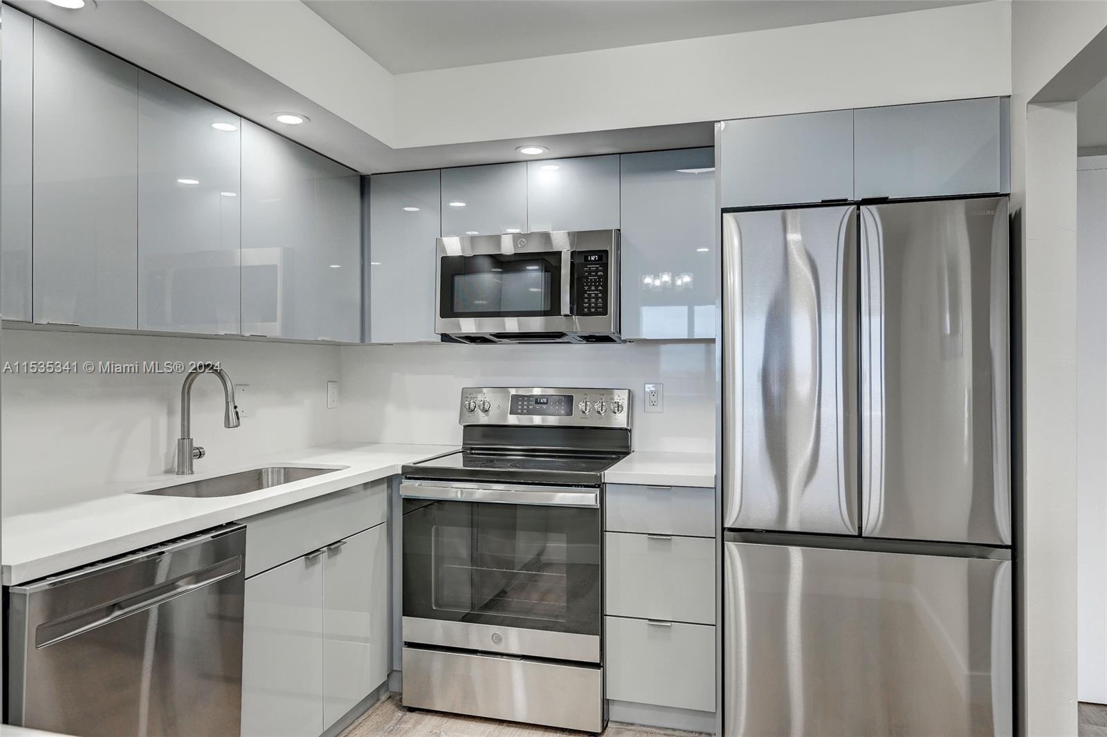 2401 S Ocean Dr 1906, Hollywood, Florida 33019, 1 Bedroom Bedrooms, ,1 BathroomBathrooms,Residential,For Sale,2401 S Ocean Dr 1906,A11535341