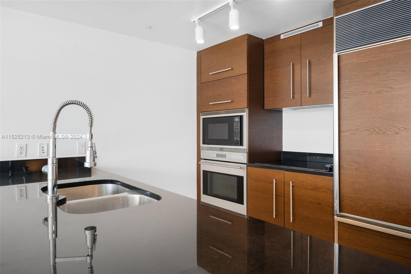475 Brickell Ave 4914, Miami, Florida 33131, 1 Bedroom Bedrooms, ,1 BathroomBathrooms,Residential,For Sale,475 Brickell Ave 4914,A11525213