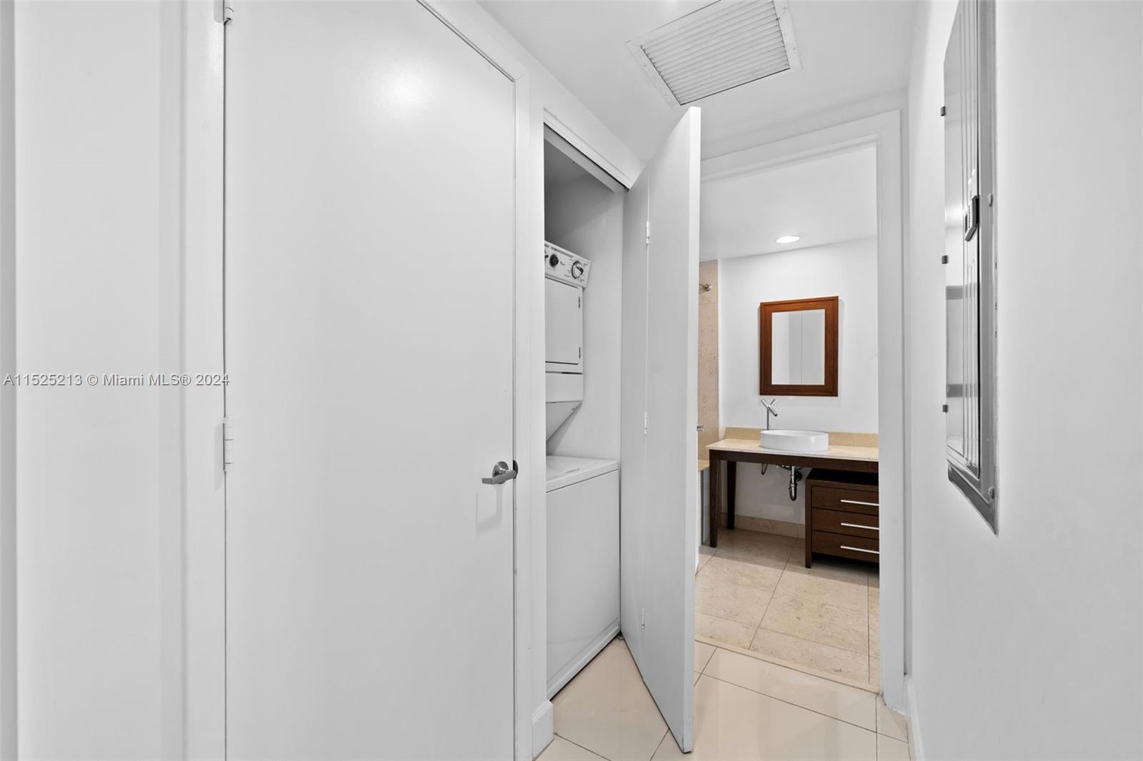 475 Brickell Ave 4914, Miami, Florida 33131, 1 Bedroom Bedrooms, ,1 BathroomBathrooms,Residential,For Sale,475 Brickell Ave 4914,A11525213