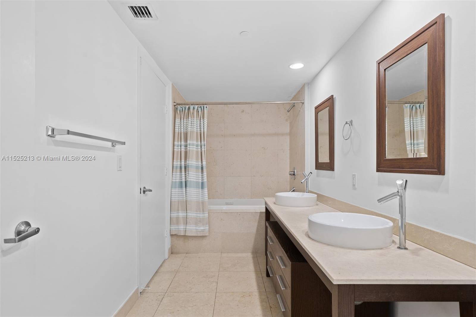475 Brickell Ave 4914, Miami, Florida 33131, 1 Bedroom Bedrooms, ,1 BathroomBathrooms,Residential,For Sale,475 Brickell Ave 4914,A11525213