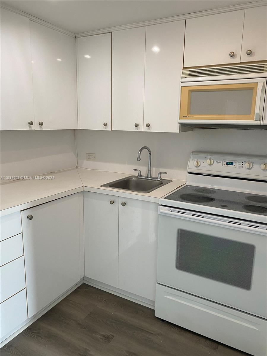 7904 West Dr 210, North Bay Village, Florida 33141, ,1 BathroomBathrooms,Residentiallease,For Rent,7904 West Dr 210,A11534123