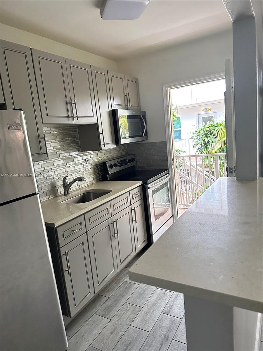 533 Meridian Ave 11, Miami Beach, Florida 33139, 1 Bedroom Bedrooms, ,1 BathroomBathrooms,Residentiallease,For Rent,533 Meridian Ave 11,A11535440