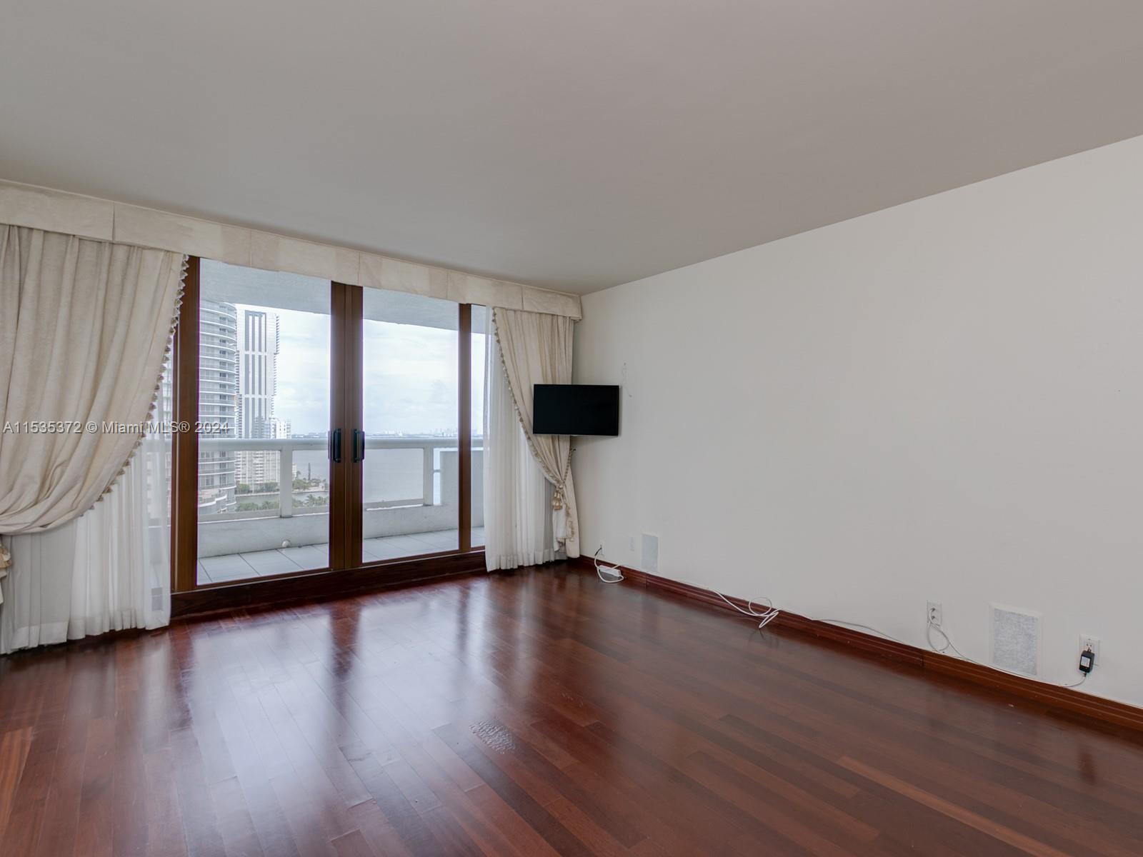 Miami, Florida 33132, 3 Bedrooms Bedrooms, ,2 BathroomsBathrooms,Residential,For Sale,A11535372