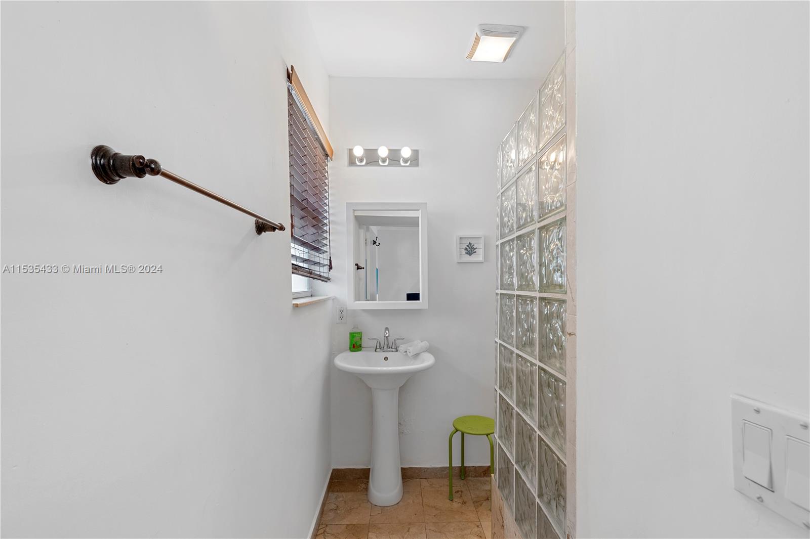 1446 Hollywood Blvd, Hollywood, Florida 33020, 4 Bedrooms Bedrooms, ,3 BathroomsBathrooms,Residential,For Sale,1446 Hollywood Blvd,A11535433