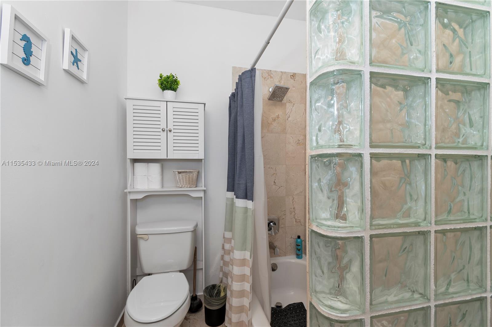 1446 Hollywood Blvd, Hollywood, Florida 33020, 4 Bedrooms Bedrooms, ,3 BathroomsBathrooms,Residential,For Sale,1446 Hollywood Blvd,A11535433