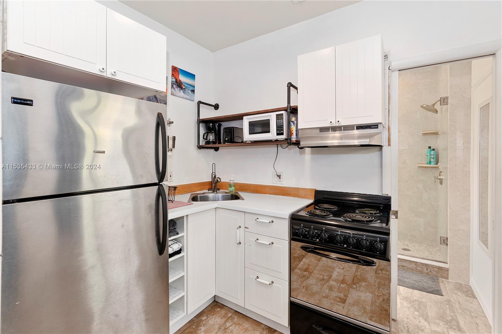 1446 Hollywood Blvd, Hollywood, Florida 33020, 4 Bedrooms Bedrooms, ,3 BathroomsBathrooms,Residential,For Sale,1446 Hollywood Blvd,A11535433