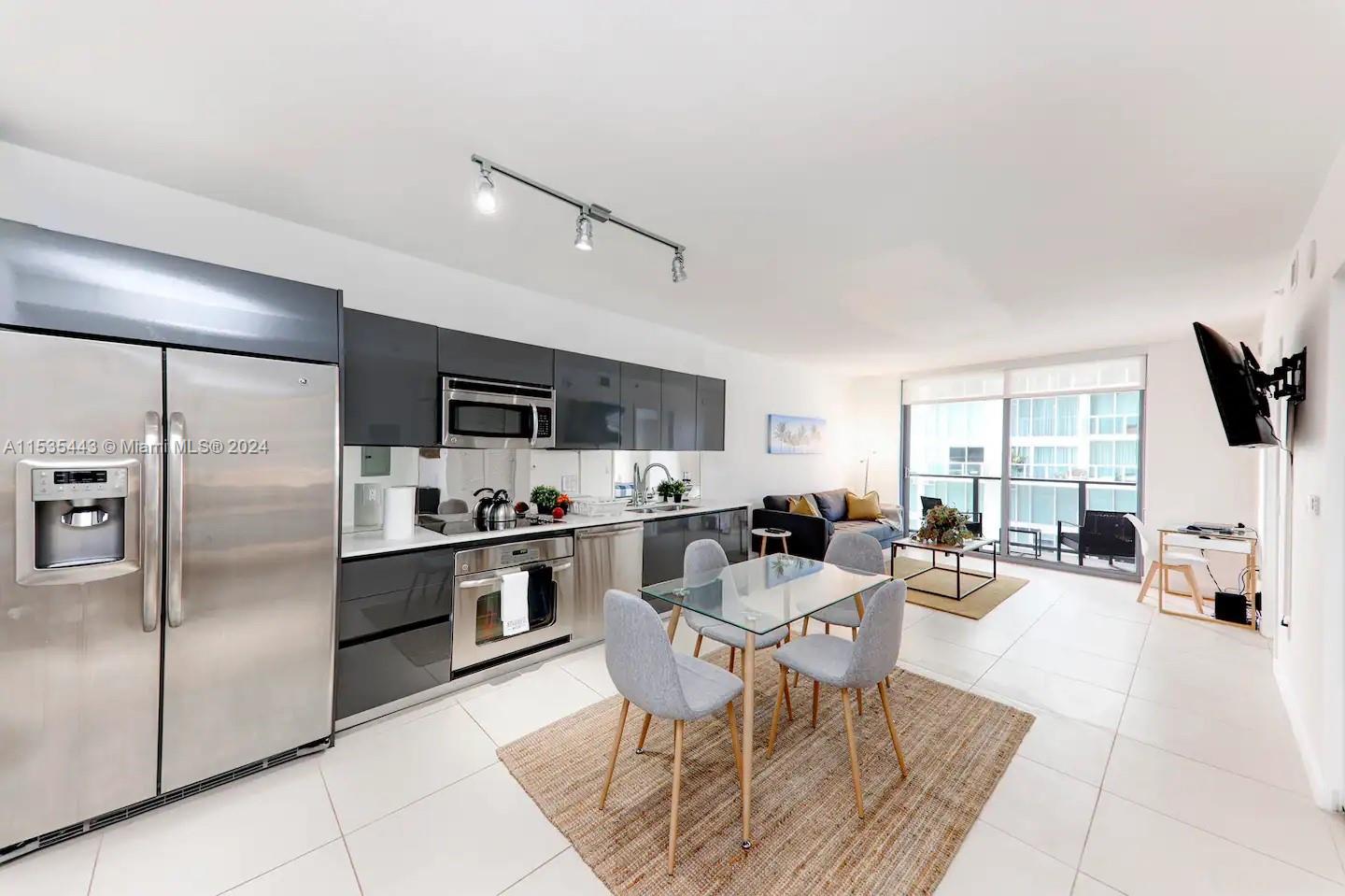 31 SE 6th St 1704, Miami, Florida 33131, 1 Bedroom Bedrooms, ,1 BathroomBathrooms,Residentiallease,For Rent,31 SE 6th St 1704,A11535443