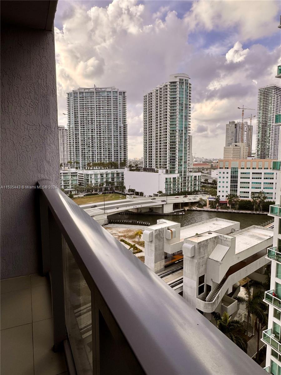 31 SE 6th St 1704, Miami, Florida 33131, 1 Bedroom Bedrooms, ,1 BathroomBathrooms,Residentiallease,For Rent,31 SE 6th St 1704,A11535443