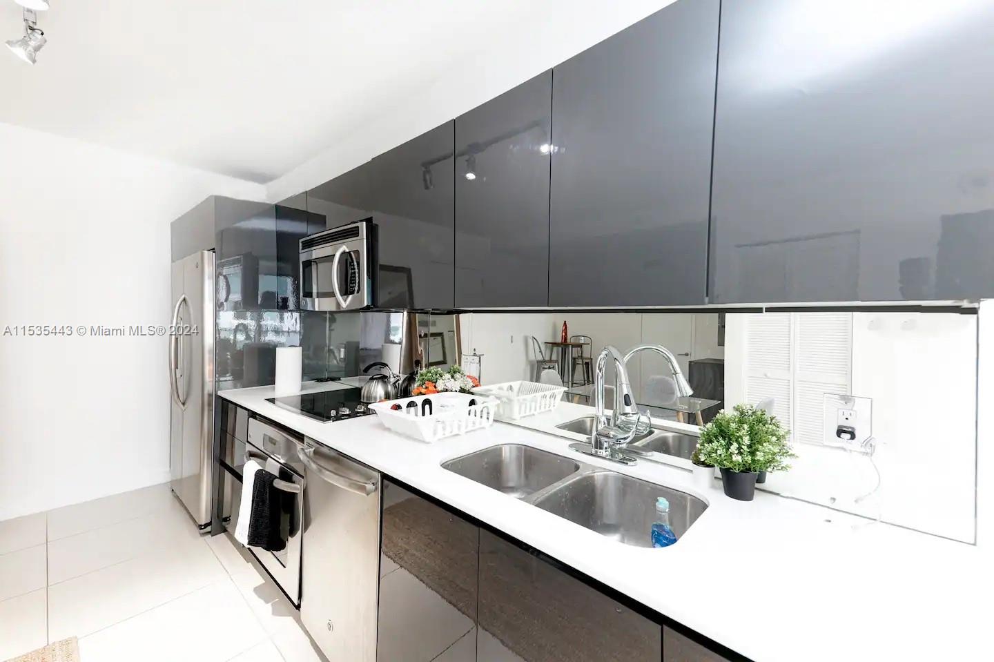 31 SE 6th St 1704, Miami, Florida 33131, 1 Bedroom Bedrooms, ,1 BathroomBathrooms,Residentiallease,For Rent,31 SE 6th St 1704,A11535443