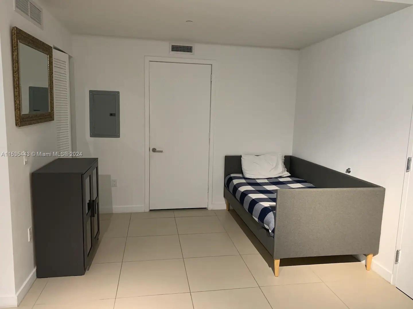 31 SE 6th St 1704, Miami, Florida 33131, 1 Bedroom Bedrooms, ,1 BathroomBathrooms,Residentiallease,For Rent,31 SE 6th St 1704,A11535443
