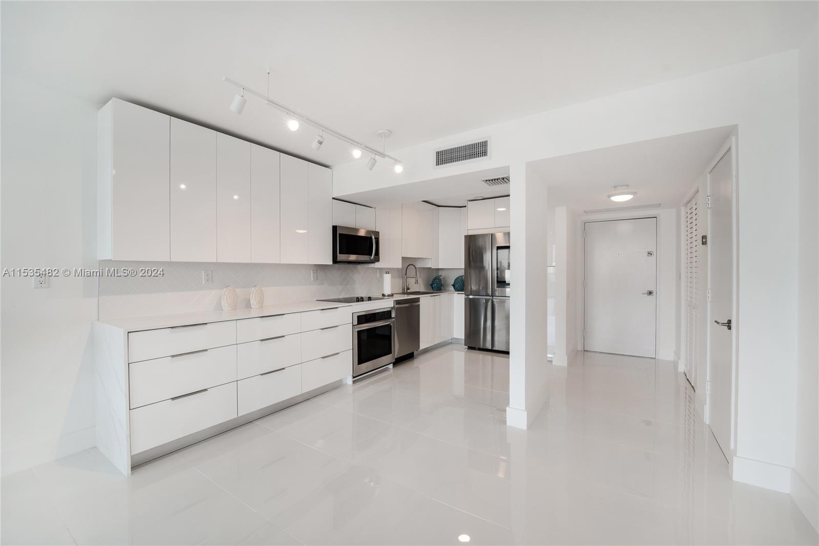 3701 N Country Club Dr 1609, Aventura, Florida 33180, 2 Bedrooms Bedrooms, ,2 BathroomsBathrooms,Residentiallease,For Rent,3701 N Country Club Dr 1609,A11535482