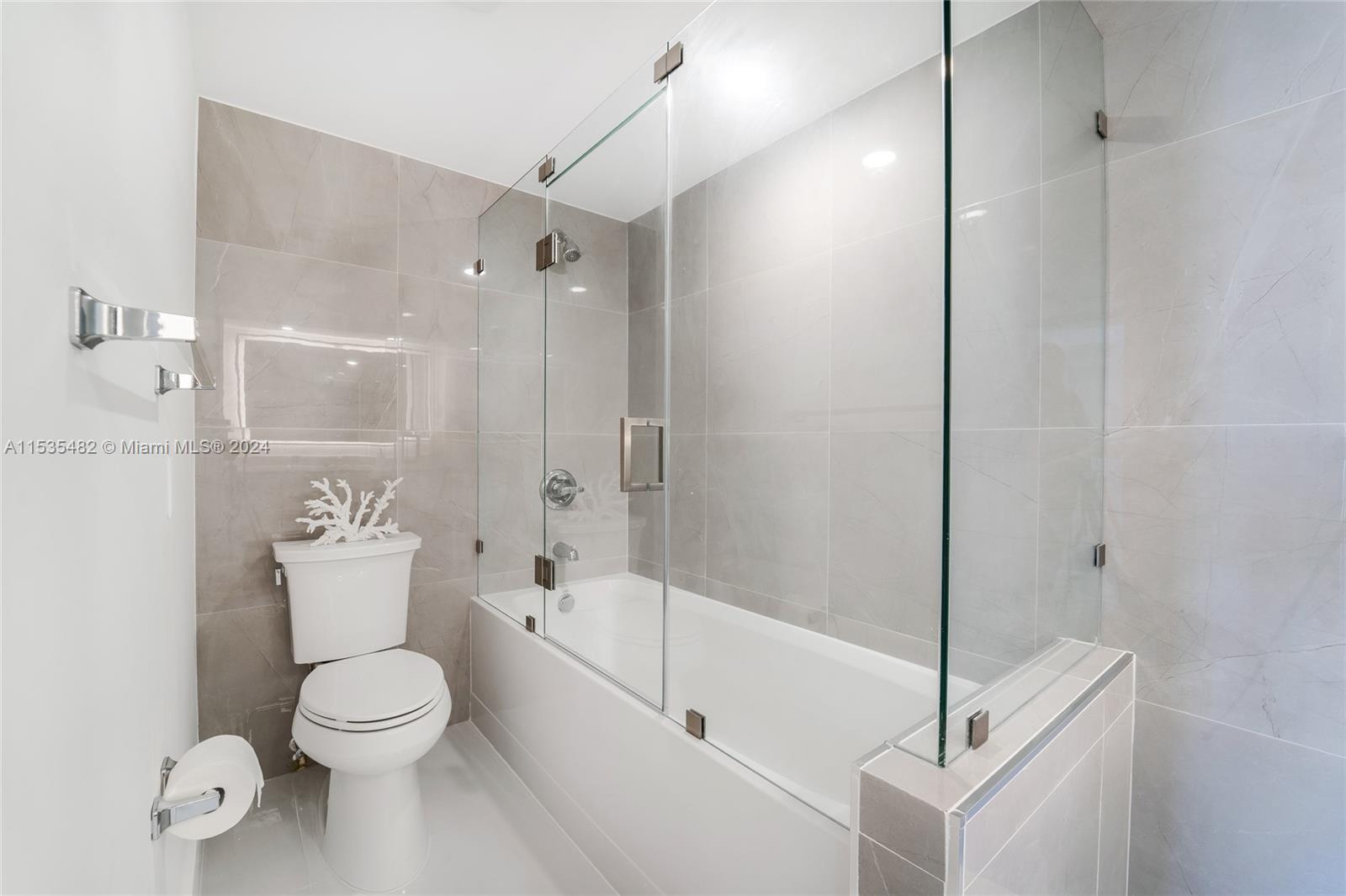 3701 N Country Club Dr 1609, Aventura, Florida 33180, 2 Bedrooms Bedrooms, ,2 BathroomsBathrooms,Residentiallease,For Rent,3701 N Country Club Dr 1609,A11535482