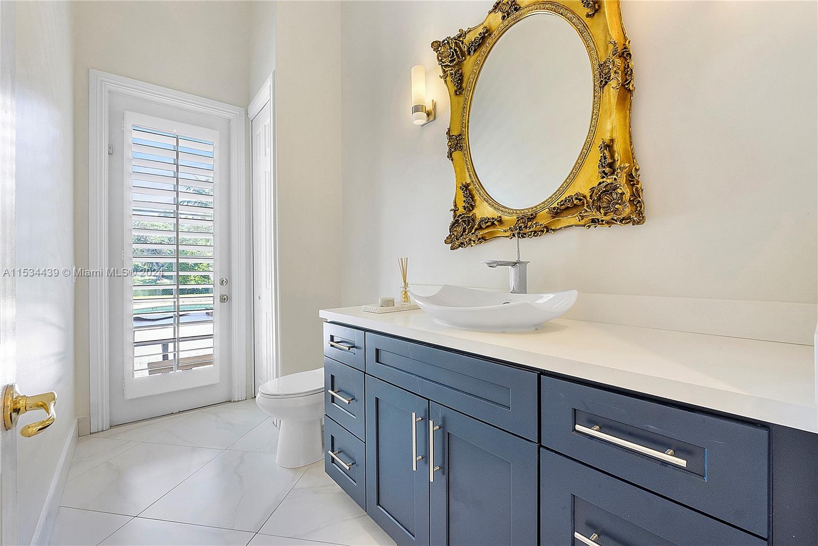 Cabana Bath/Powder room