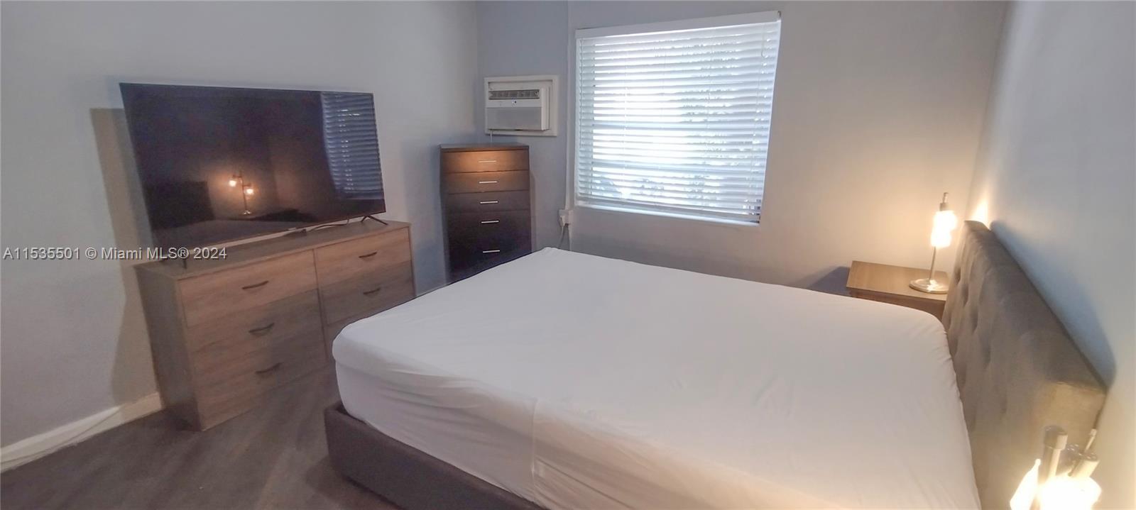 215 30th St 10, Miami Beach, Florida 33140, 1 Bedroom Bedrooms, ,1 BathroomBathrooms,Residentiallease,For Rent,215 30th St 10,A11535501