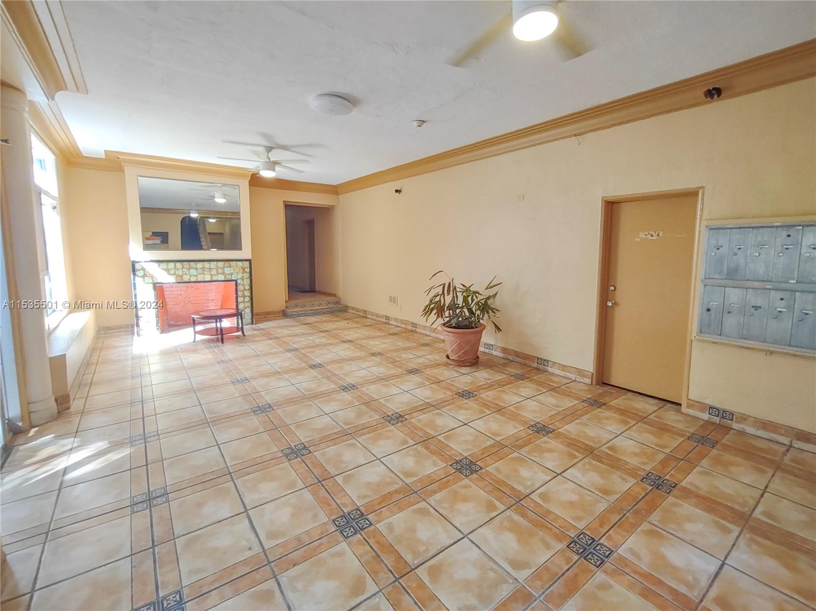 215 30th St 10, Miami Beach, Florida 33140, 1 Bedroom Bedrooms, ,1 BathroomBathrooms,Residentiallease,For Rent,215 30th St 10,A11535501