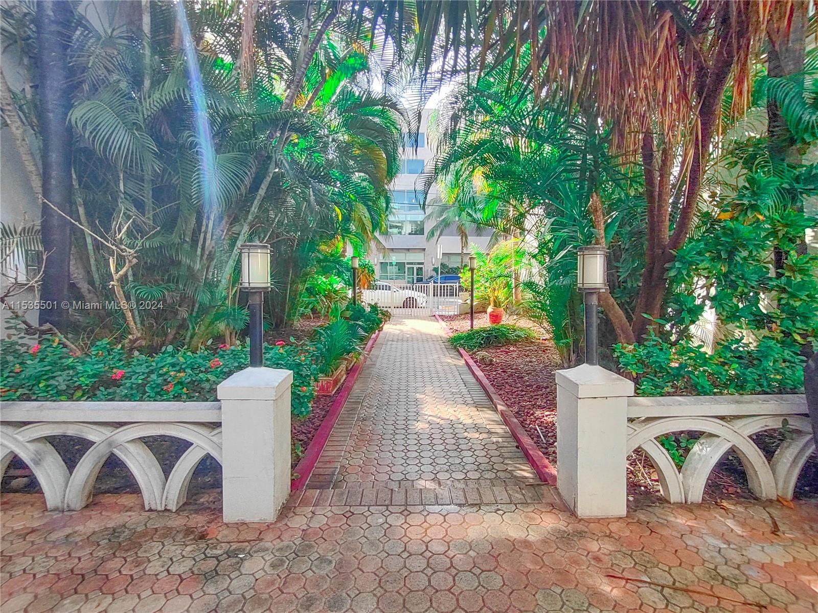 215 30th St 10, Miami Beach, Florida 33140, 1 Bedroom Bedrooms, ,1 BathroomBathrooms,Residentiallease,For Rent,215 30th St 10,A11535501