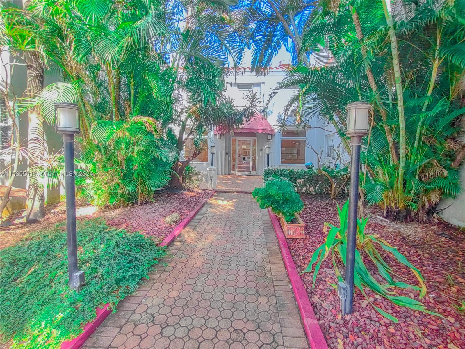 215 30th St 10, Miami Beach, Florida 33140, 1 Bedroom Bedrooms, ,1 BathroomBathrooms,Residentiallease,For Rent,215 30th St 10,A11535501