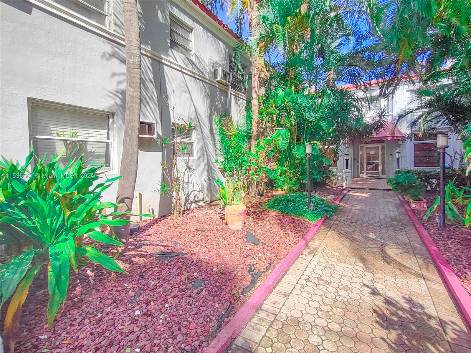 215 30th St 10, Miami Beach, Florida 33140, 1 Bedroom Bedrooms, ,1 BathroomBathrooms,Residentiallease,For Rent,215 30th St 10,A11535501