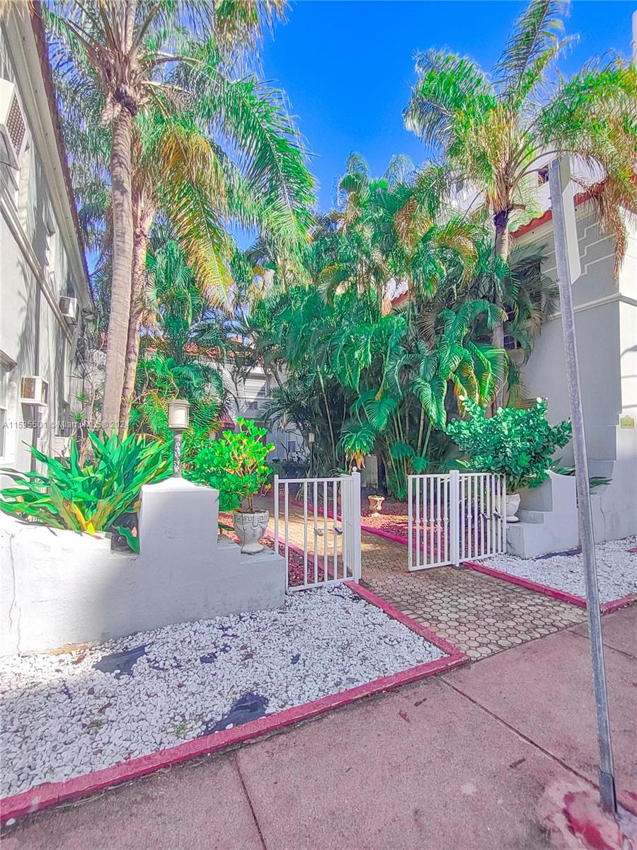 215 30th St 10, Miami Beach, Florida 33140, 1 Bedroom Bedrooms, ,1 BathroomBathrooms,Residentiallease,For Rent,215 30th St 10,A11535501