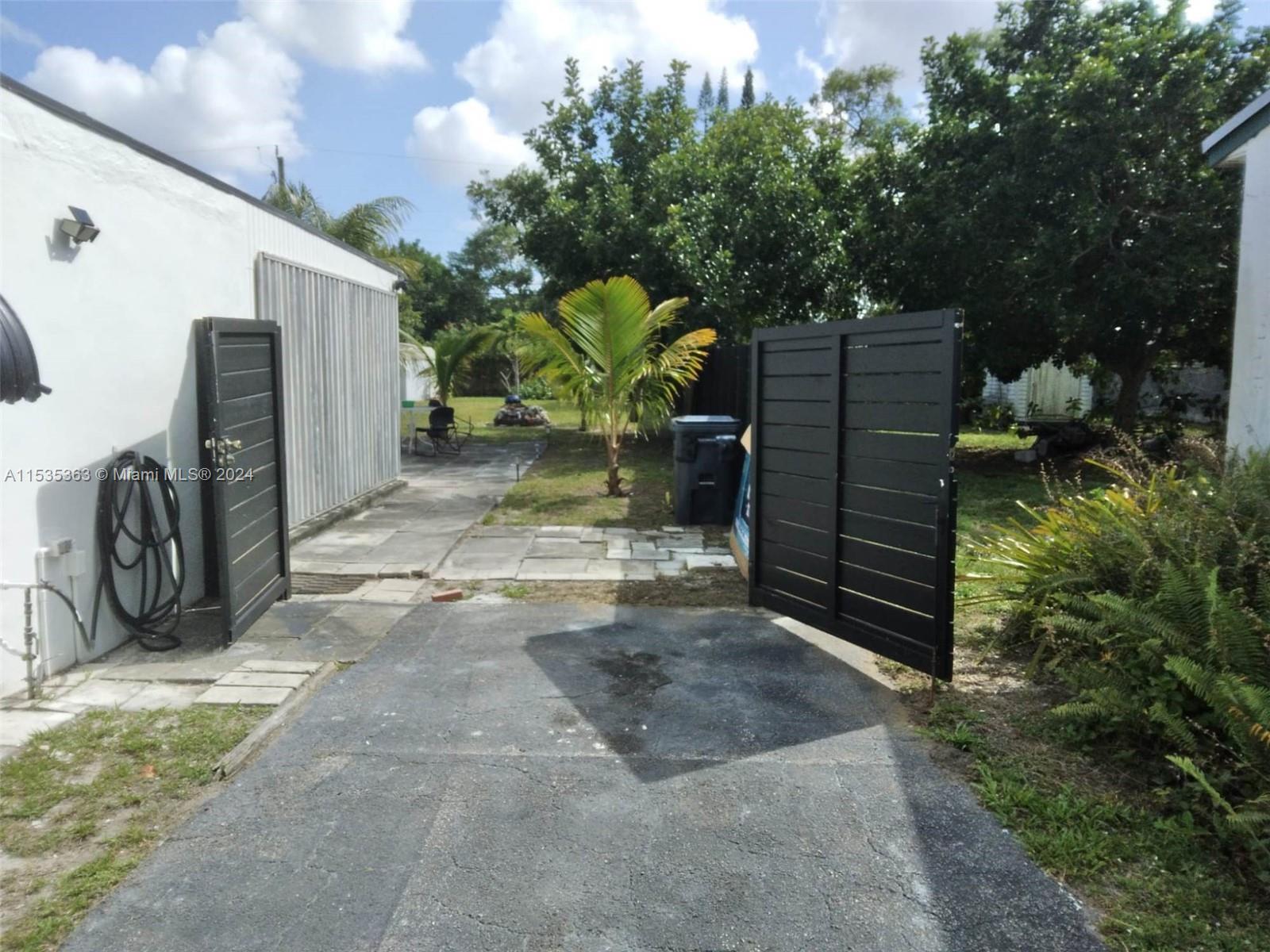 2722 Fillmore St, Hollywood, Florida 33020, 2 Bedrooms Bedrooms, ,1 BathroomBathrooms,Residentiallease,For Rent,2722 Fillmore St,A11535363