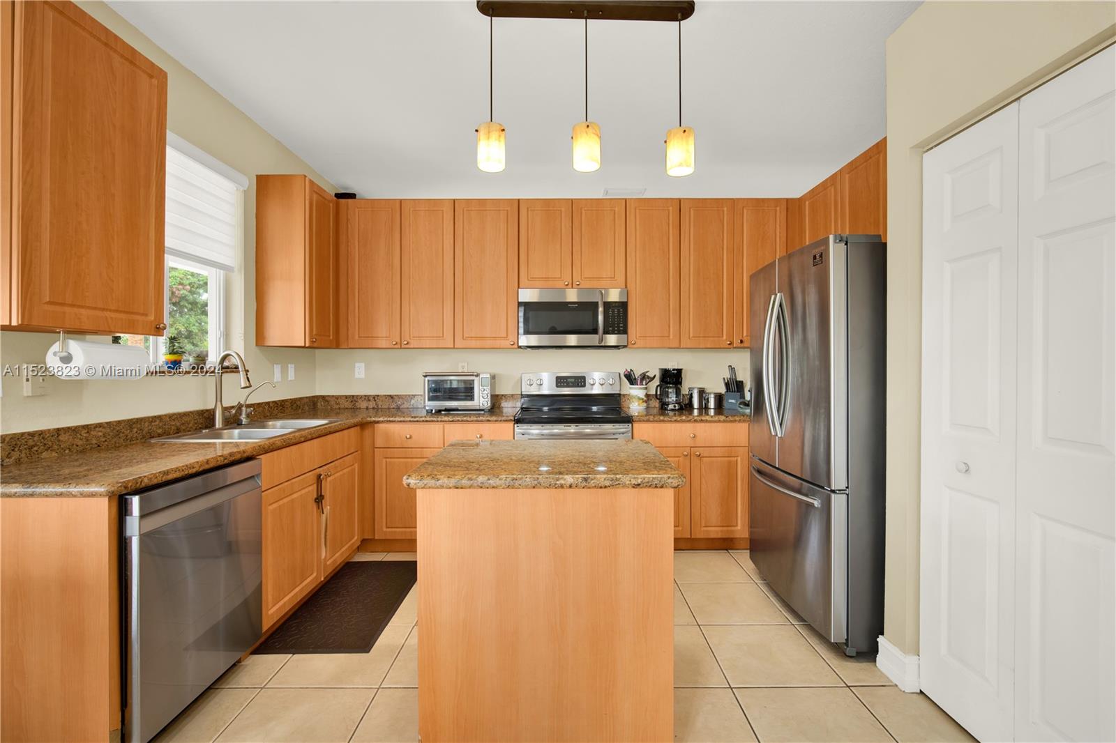 1870 SE 19th St, Homestead, Florida 33035, 4 Bedrooms Bedrooms, ,3 BathroomsBathrooms,Residential,For Sale,1870 SE 19th St,A11523823