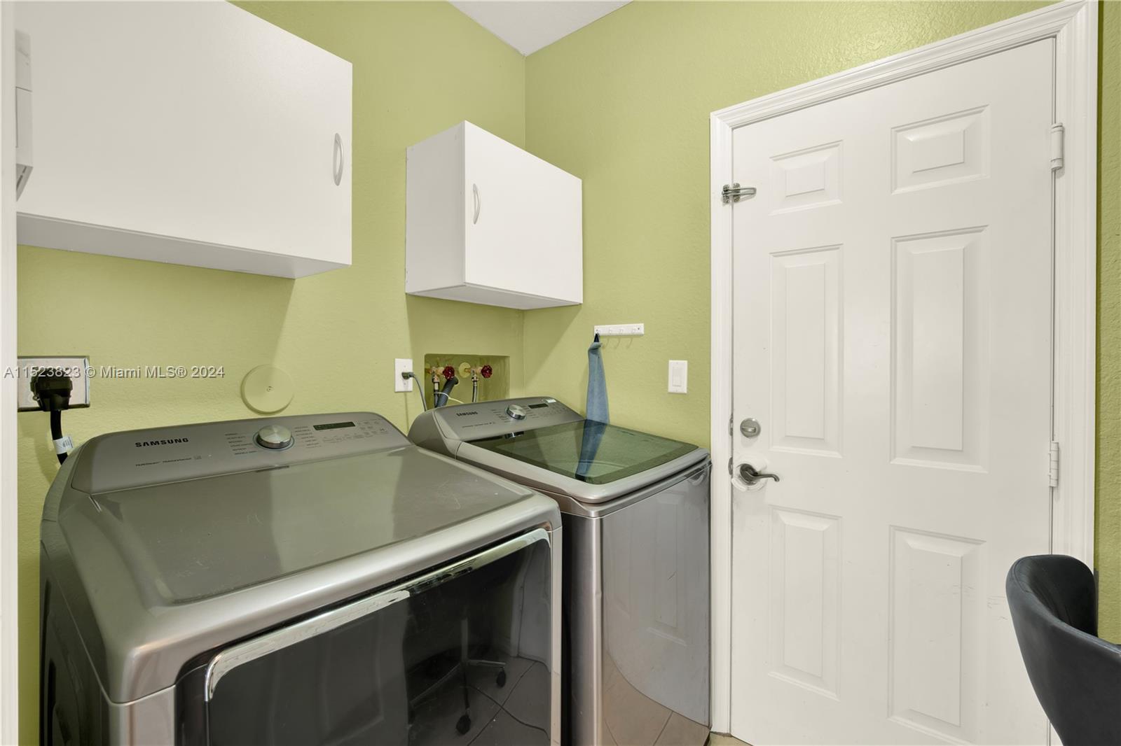 1870 SE 19th St, Homestead, Florida 33035, 4 Bedrooms Bedrooms, ,3 BathroomsBathrooms,Residential,For Sale,1870 SE 19th St,A11523823