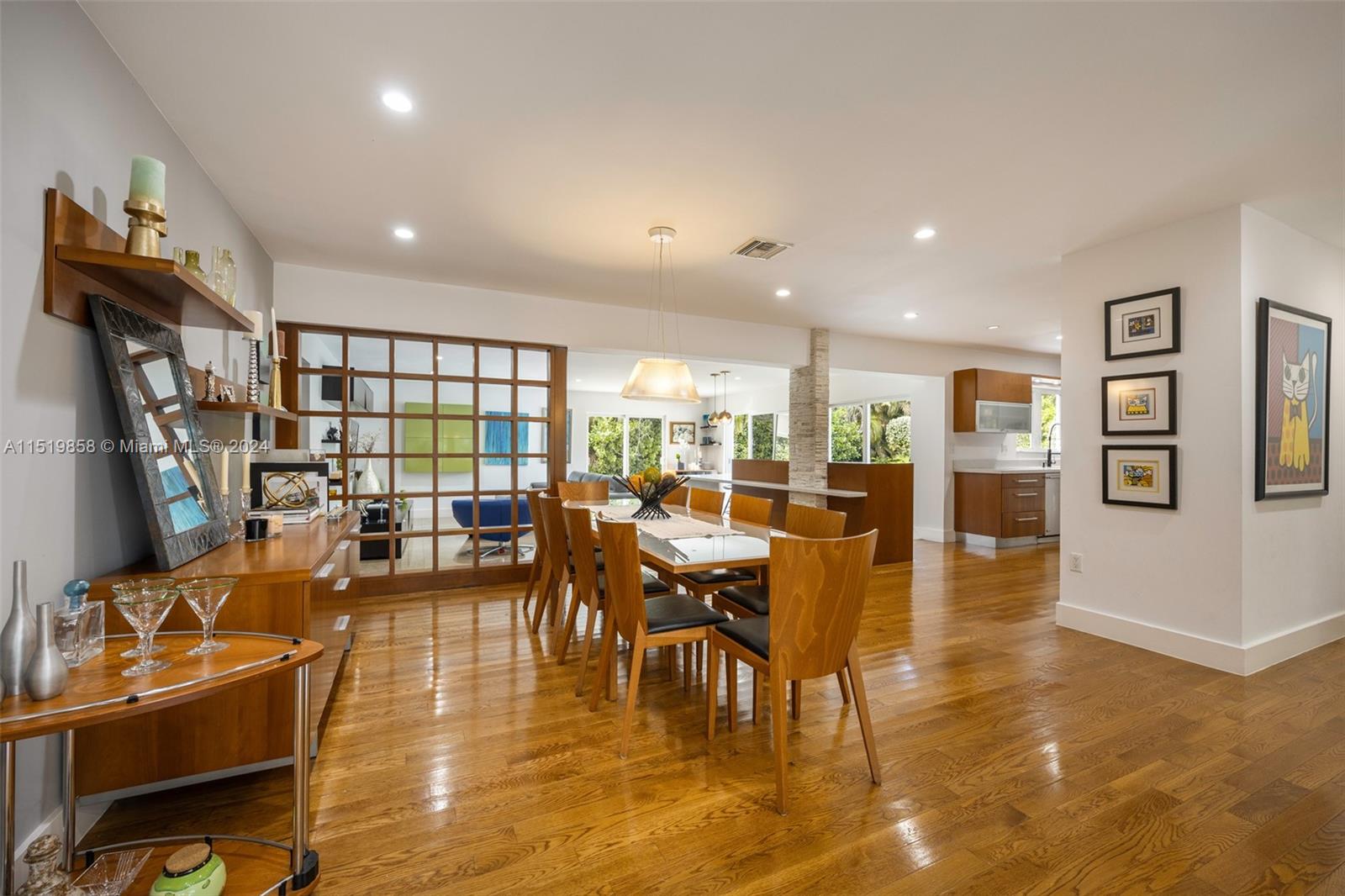 5514 San Vicente St, Coral Gables, Florida 33146, 5 Bedrooms Bedrooms, ,4 BathroomsBathrooms,Residential,For Sale,5514 San Vicente St,A11519858